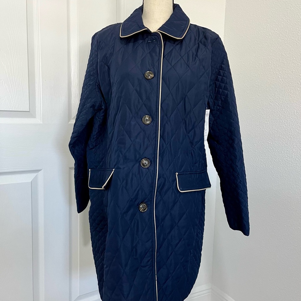 Women’s Chico’s Coat, NWT, Navy with Ivory Leather Piping, size 3